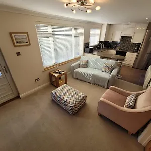 https://captivating-2-bedroom-bungalow-in-mumbles.cardiffhotelswales.com