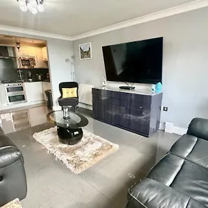 https://apt-ocean-village.tophotelsbath.com